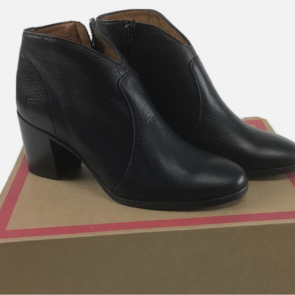 FRYE NORA ZIP BLACK ANKLE LEATHER BOOTS SIZE 8 BRAND NEW! NEVER WORN!